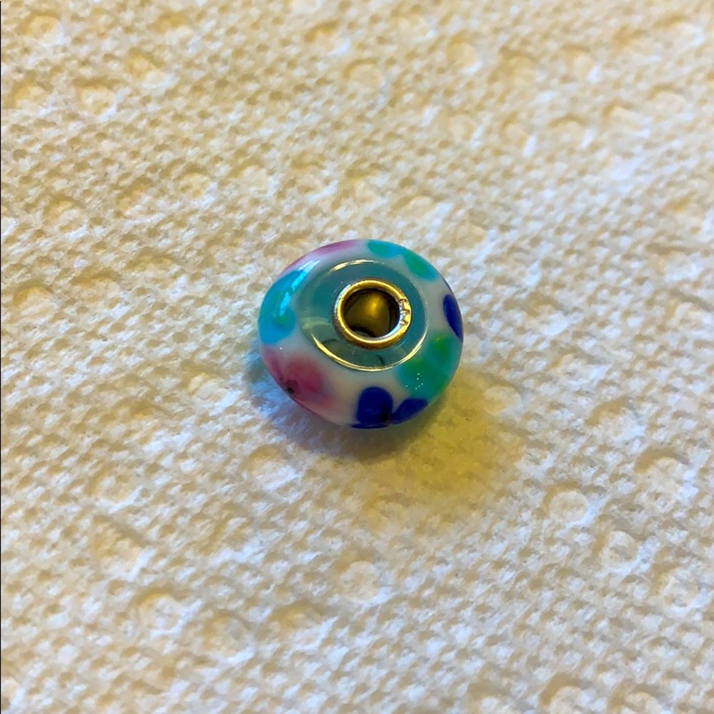Trollbead with pink and blue flowers